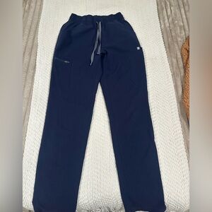 Figs Navy Yola Scrubs Pants + Navy Scrub Top